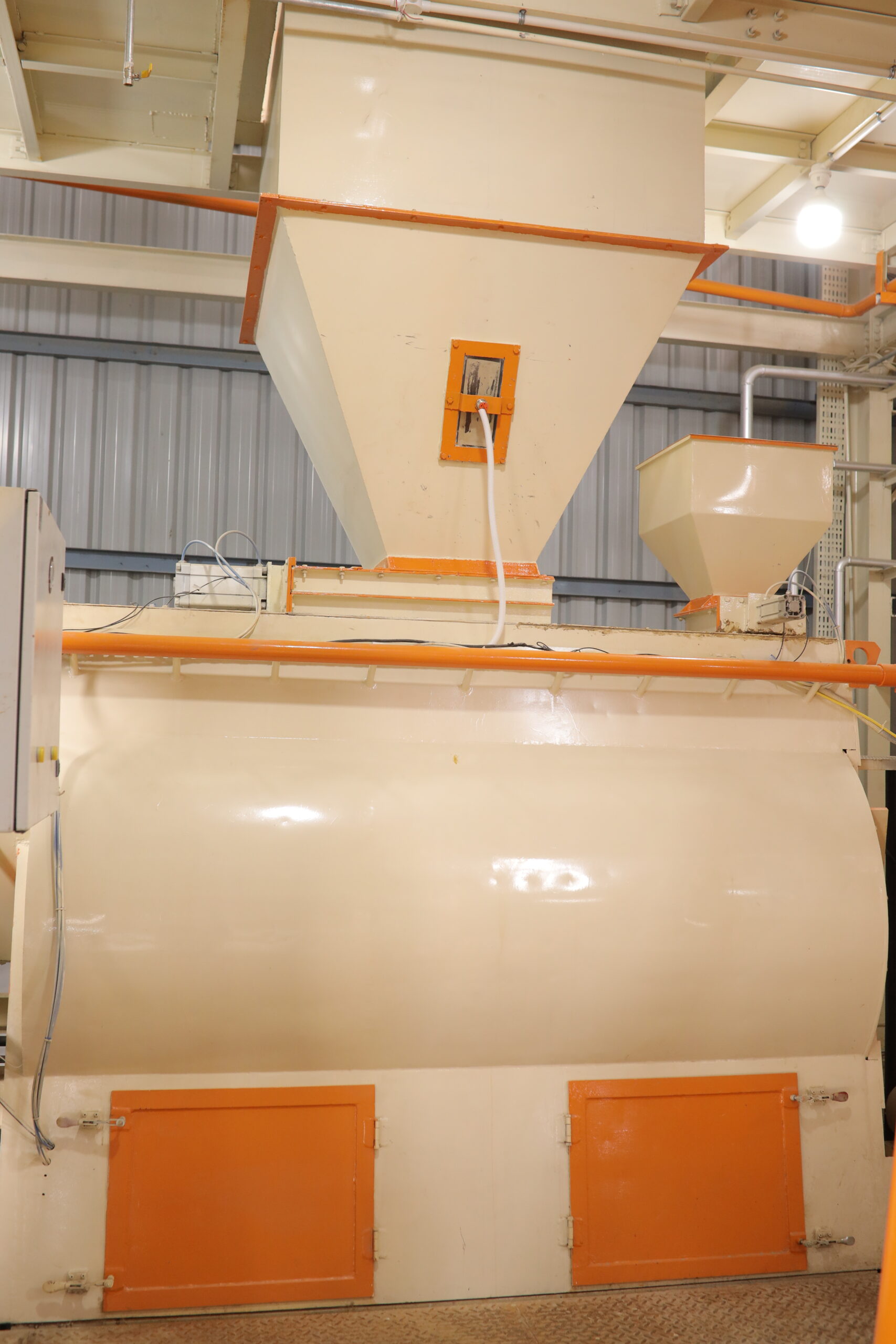 Single shaft batch mixer at feed mill