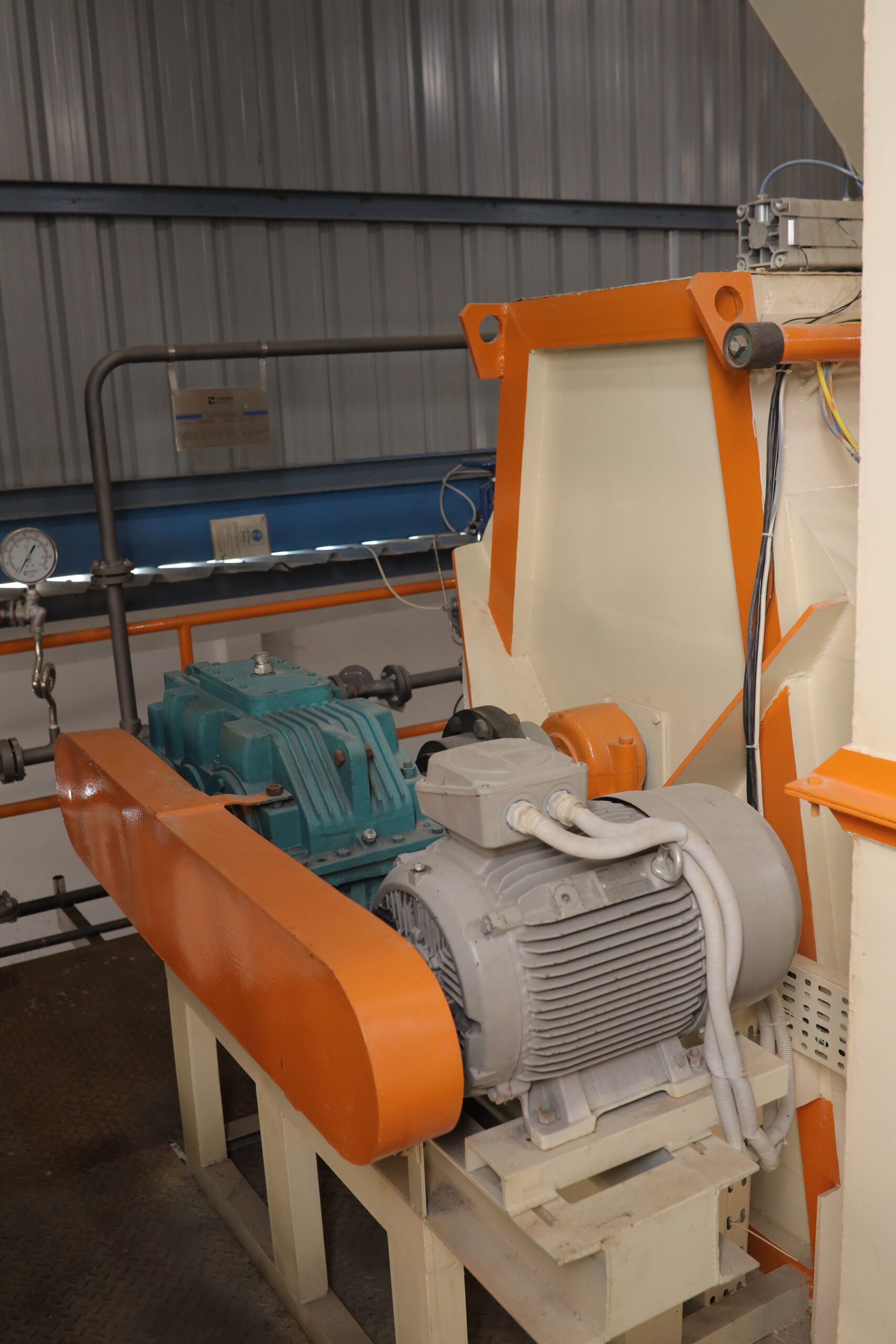 Batch mixer installation at a feed mill