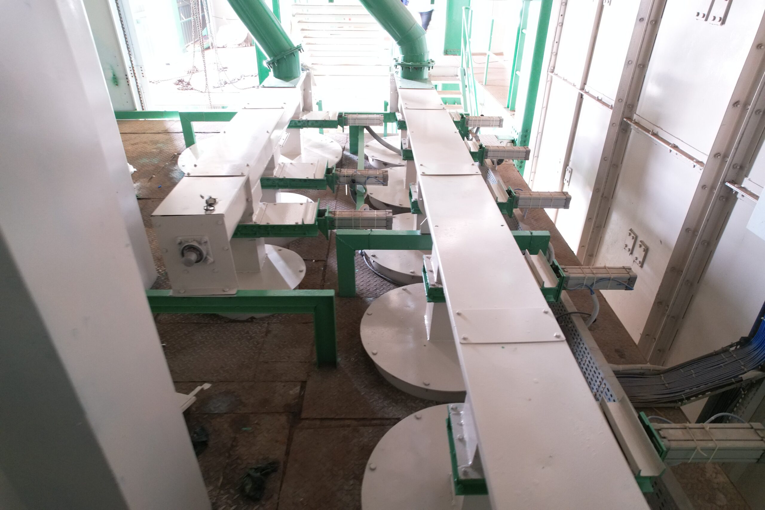 Belt and chain conveyors overview